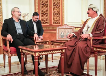 Asesor de Jamenei visita Omán tras la primera ronda de nuevas conversaciones con EE. UU.