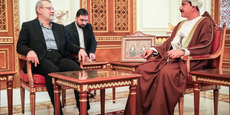 Asesor de Jamenei visita Omán tras la primera ronda de nuevas conversaciones con EE. UU.