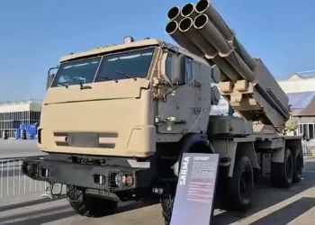 Rusia presenta el MLRS Sarma de 300 mm para ataques de precisión y movilidad rápida