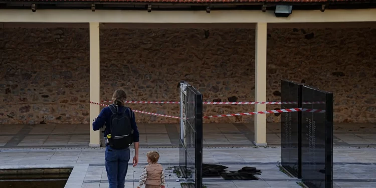 Grecia intentará obtener fotos del pelotón de fusilamiento nazi que se están vendiendo en eBay