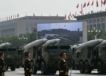 Irán cerca de acuerdo para comprar misiles antibuque supersónicos CM-302 a China