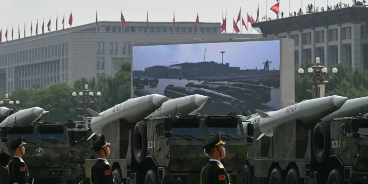 Irán cerca de acuerdo para comprar misiles antibuque supersónicos CM-302 a China