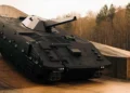 Patria y General Dynamics UK exhibieron un Ajax con mortero NEMO de 120 mm