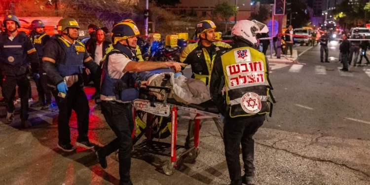 Una mujer herida por un misil balístico iraní en Tel Aviv muere
