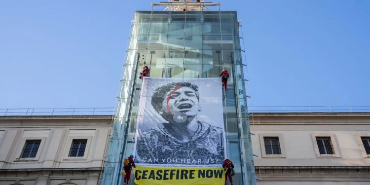 Un museo de Madrid expulsa a tres turistas israelíes que exhibieron la bandera israelí