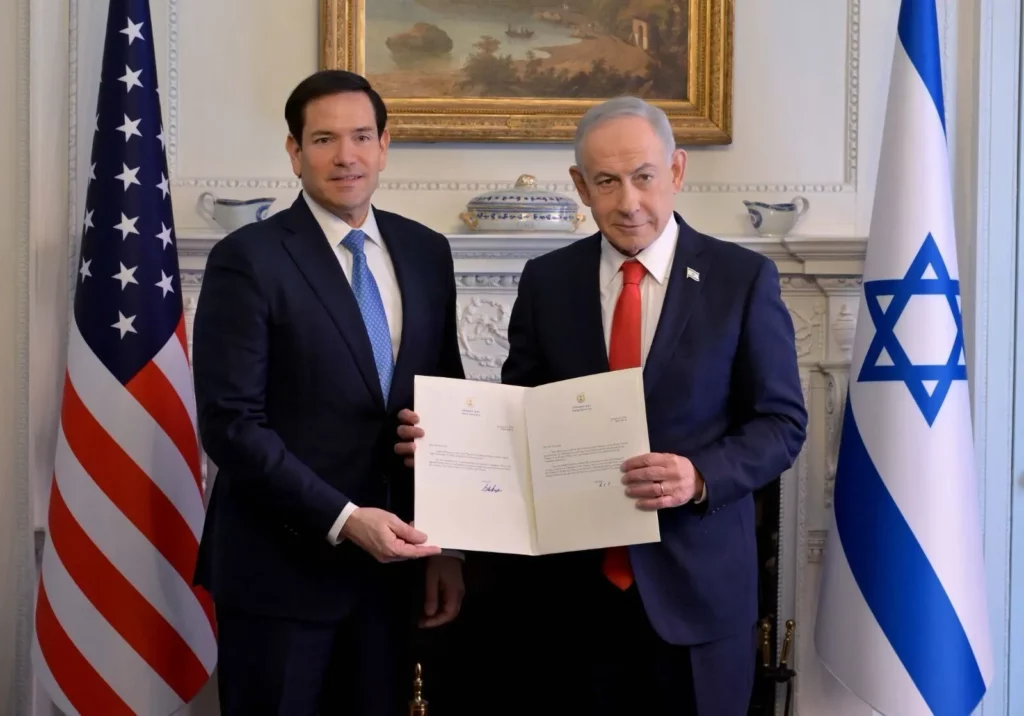 Netanyahu firma en Washington su ingreso a la Junta de Paz de Trump
