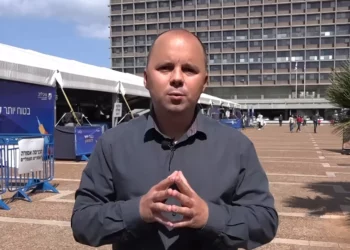 En el último momento: Shin Bet expulsa a periodista de origen ruso del avión de Netanyahu