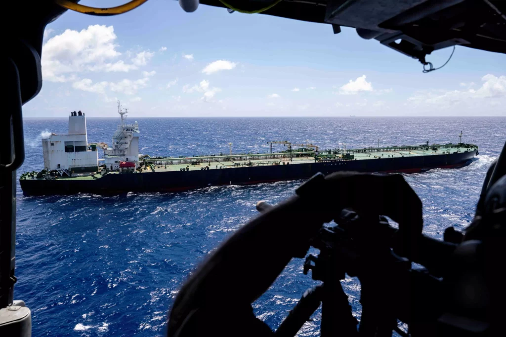 Las fuerzas estadounidenses abordan un tercer petrolero en el océano Índico: acusado de intentar desafiar las sanciones a Irán