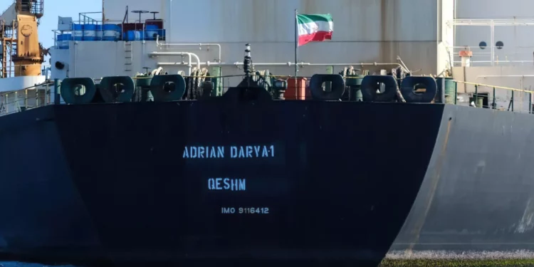 EE. UU. sopesa confiscar petroleros que transportan petróleo iraní