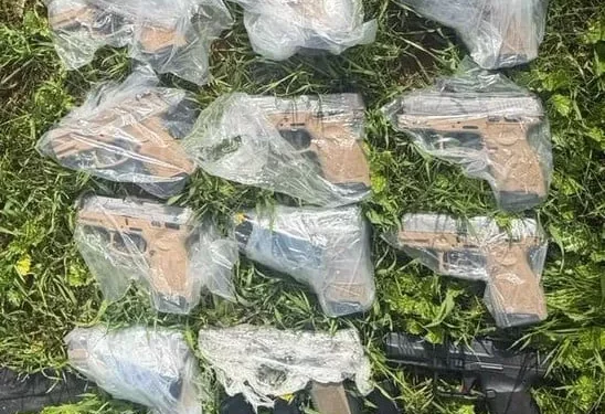 El ejército y la policía impidieron el ingreso de 12 pistolas desde Jordania