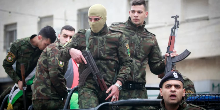 5.000 policías palestinos se dirigen a Gaza: ¿Washington está reviviendo Oslo?