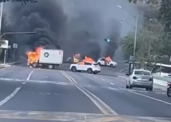 Estallan “enfrentamientos” en puerto turístico de México: Turistas confinados