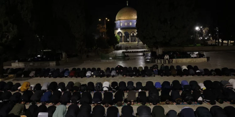 Israel permitirá a 10.000 palestinos subir al Monte del Templo