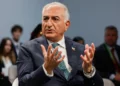 Reza Pahlavi pide a Donald Trump que ayude al pueblo iraní y acabe con la República Islámica