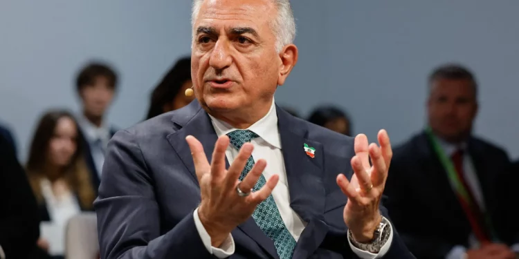 Reza Pahlavi pide a Donald Trump que ayude al pueblo iraní y acabe con la República Islámica