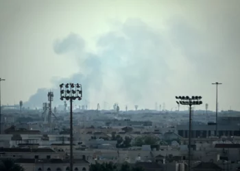 Se escuchan más explosiones en Abu Dabi, Manama y Doha