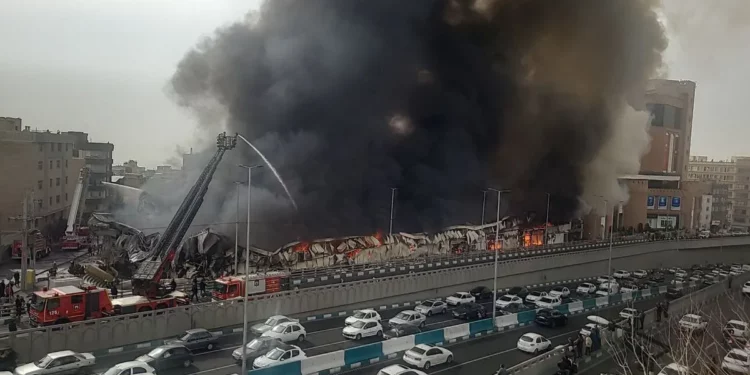 Se produce un gran incendio en un bazar al oeste de Teherán
