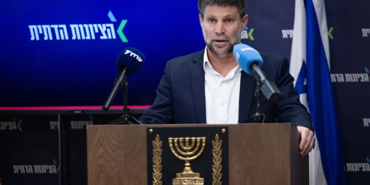 Smotrich dice que promoverá la “migración” palestina desde Judea y Samaria