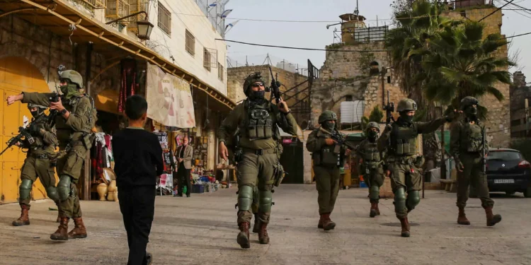 Tropas israelíes irrumpen en Hebrón y capturan islamistas