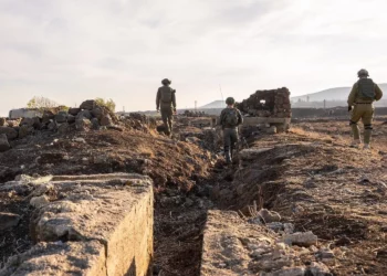 Reservistas de las Fuerzas de Defensa de Israel (FDI) de la 55.ª Brigada de Paracaidistas operan en el sur de Siria, en una imagen publicada el 21 de noviembre de 2025. (Fuerzas de Defensa de Israel)