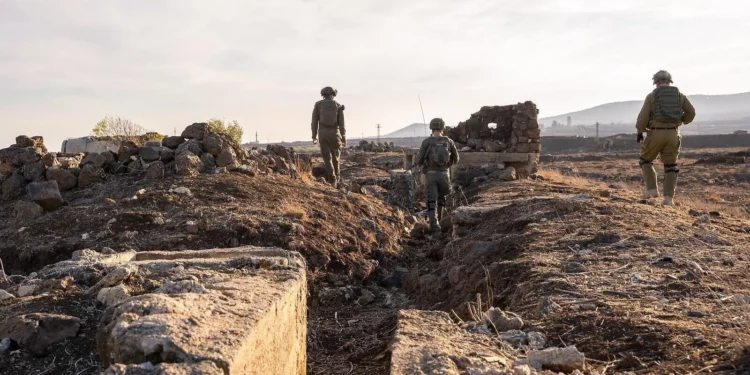 Reservistas de las Fuerzas de Defensa de Israel (FDI) de la 55.ª Brigada de Paracaidistas operan en el sur de Siria, en una imagen publicada el 21 de noviembre de 2025. (Fuerzas de Defensa de Israel)