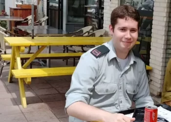 Se levanta censura sobre oficial de inteligencia muerto bajo custodia militar