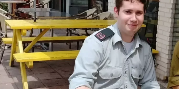 Se levanta censura sobre oficial de inteligencia muerto bajo custodia militar