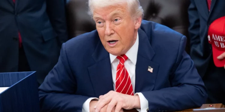 Trump dice que Jamenei “debería estar muy preocupado”