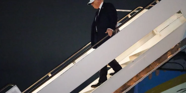 Trump supervisó la situación en Irán desde Mar-a-Lago con su equipo