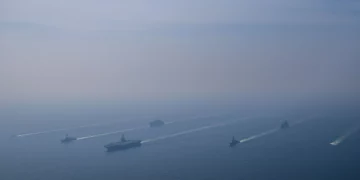 EE. UU. publica imágenes de portaaviones cerca de Irán tras conversaciones en Omán