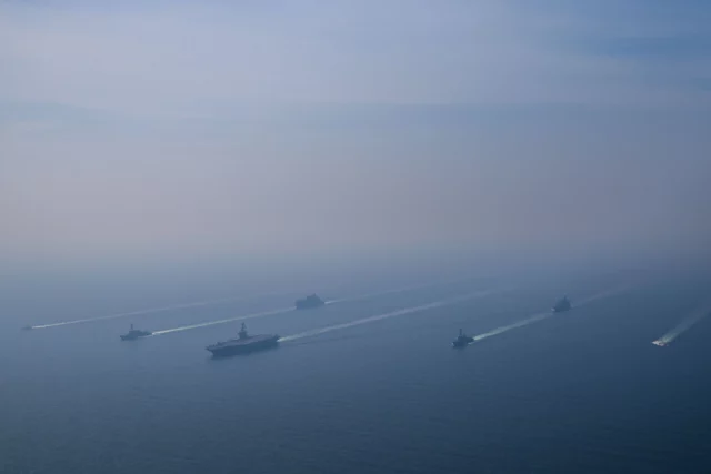 EE. UU. publica imágenes de portaaviones cerca de Irán tras conversaciones en Omán