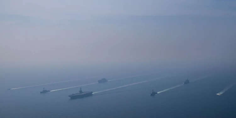 EE. UU. publica imágenes de portaaviones cerca de Irán tras conversaciones en Omán