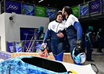 El equipo israelí de bobsleigh de dos hombres finaliza último