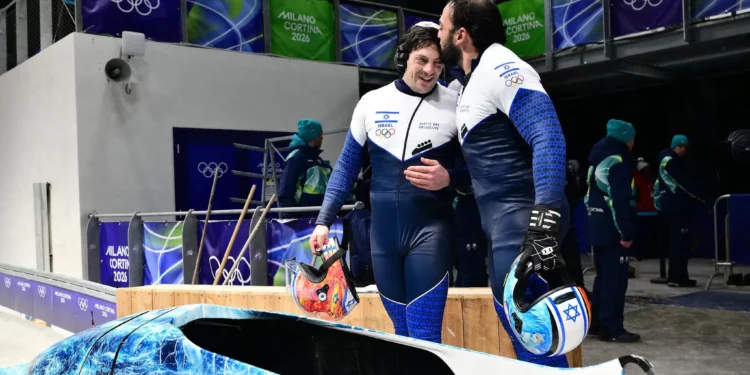 El equipo israelí de bobsleigh de dos hombres finaliza último