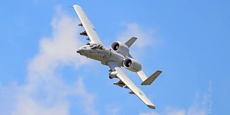 EE. UU. despliega aviones A-10 y helicóptero Apache en el estrecho de Ormuz