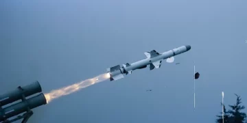 El misil antibuque ATMACA de Turquía ataca desde la corbeta TCG Burgazada