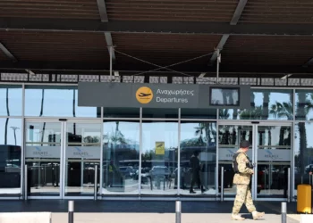 Estados Unidos autoriza a su personal no esencial a abandonar Chipre