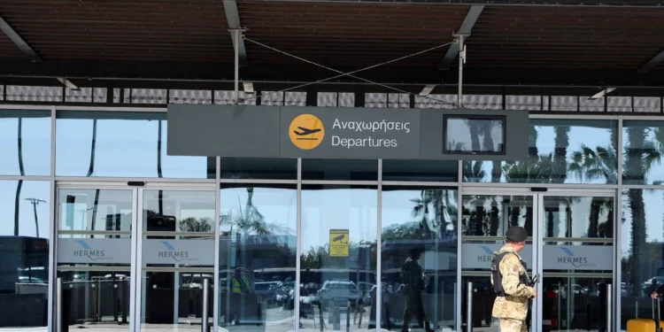 Estados Unidos autoriza a su personal no esencial a abandonar Chipre