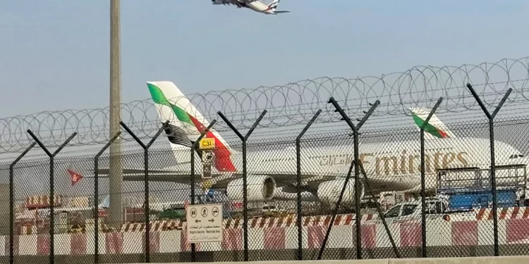 Dos drones interceptados cerca del aeropuerto de Dubái: cuatro heridos