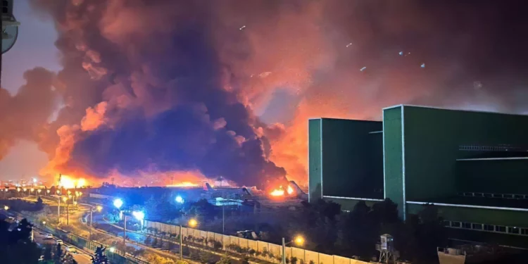 Israel bombardea bases de misiles y aeropuertos iraníes: mientras Teherán amenaza a Europa