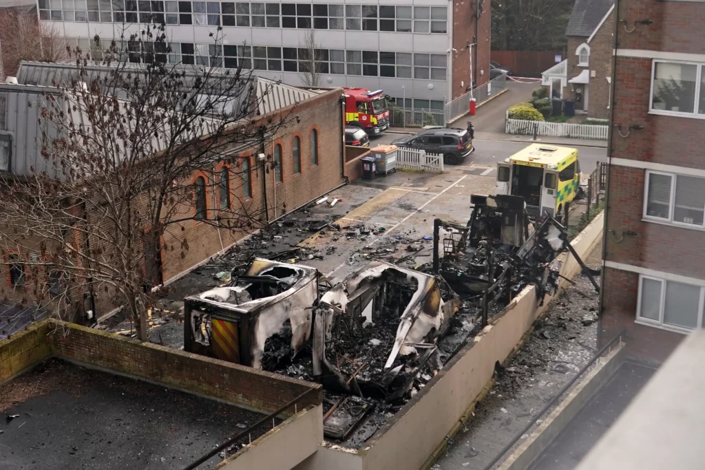 Irán estaría detrás del incendio de ambulancias de comunidad judía de Londres