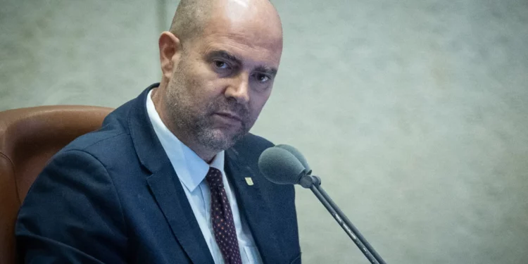 El presidente de la Knéset exige en persa la “rendición incondicional” de Irán