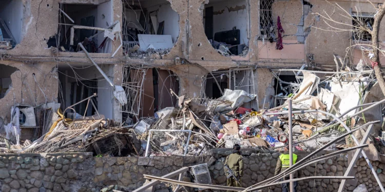 Israel atribuye a fallos distintos el impacto de dos misiles iraníes