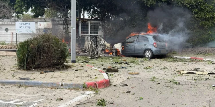 Todo Israel bajo ataque simultáneo de Irán y Hezbolá con misiles y cohetes