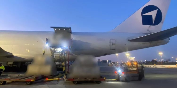 Aviones de suministro militar siguen aterrizando en el aeropuerto Ben Gurión
