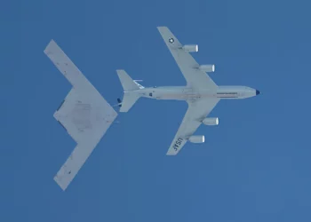 El bombardero B-21 Raider se dirige a su primera operación