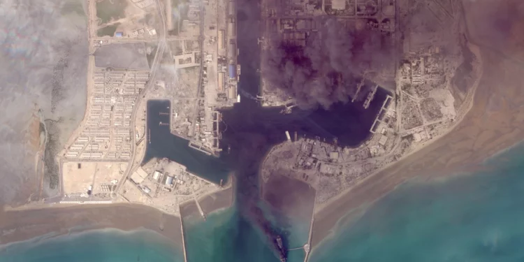 Imágenes satelitales exponen los daños de la guerra con Irán