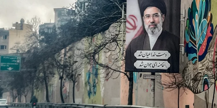 Mojtaba Jamenei fue herido en las piernas el primer día de la guerra