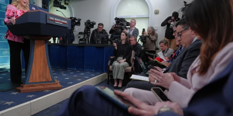 Casa Blanca: Las conversaciones con Irán “van bien” a pesar de la retórica iraní