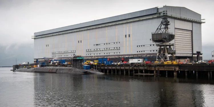 Reino Unido detiene a espías iraníes que intentaban entrar en base de submarinos nucleares